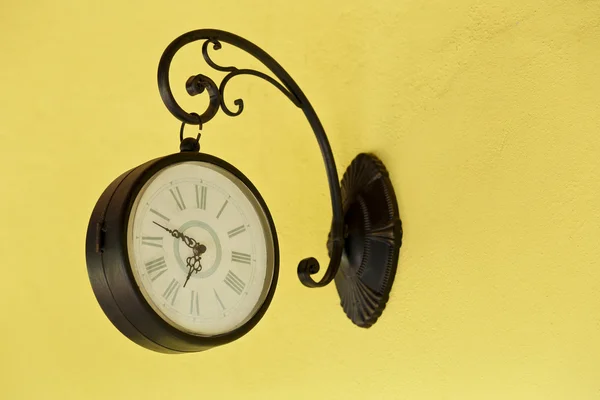 Antique wall clock on the wall — Stock Photo, Image