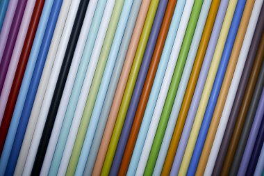 Çok renkli metal barlar