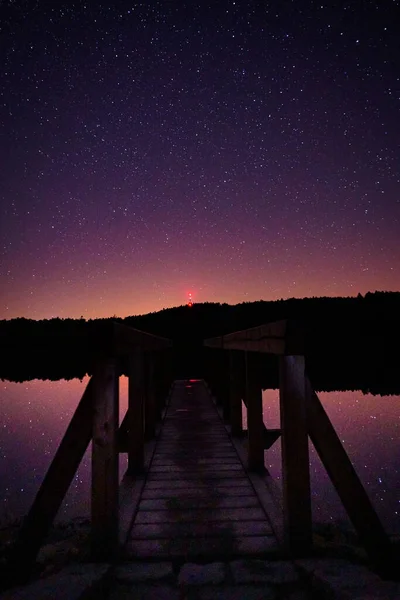 Muelle Junto Estanque Vista Del Cielo Nocturno —  Fotos de Stock