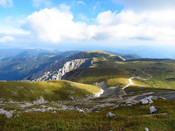 Táj a túraútvonal, hogy Fischerhutte a Schneeberg, Alsó-Ausztria legmagasabb hegye — Stock Fotó