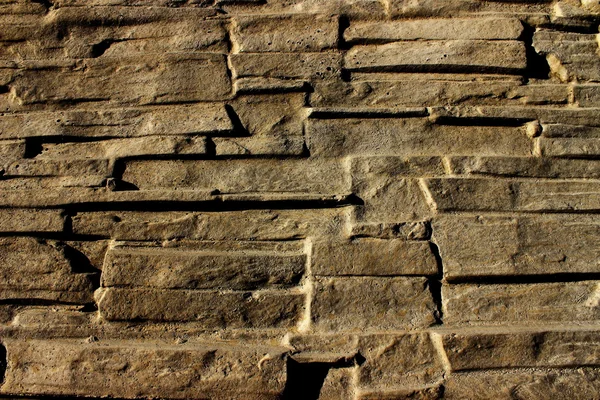 Stenen muur, gevouwen muur van stenen platen achtergrond — Stockfoto