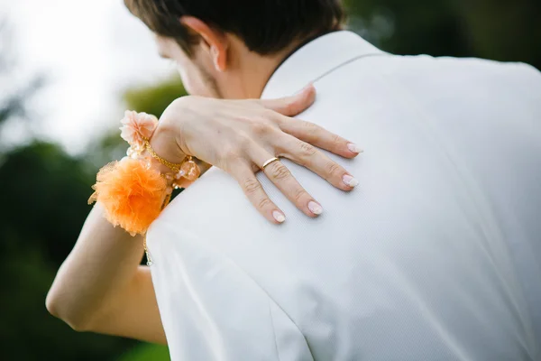 Ręce ślubu Panna młoda i pan młody — Zdjęcie stockowe