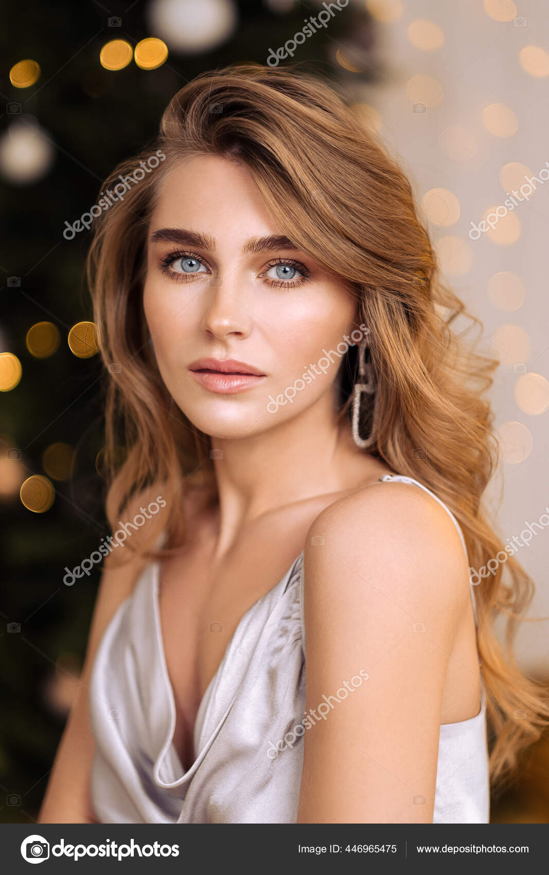 Lesbe mit lila Haaren und ihre blonde Stieftochter Lesbe mit lila Haaren und ihre blonde Stieftochter