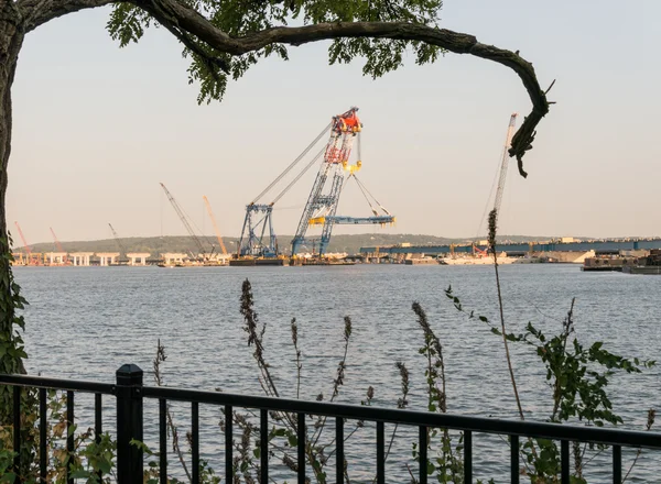 Muazzam cran yeni Tappan Zee köprüde çalışma