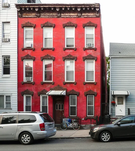 Greenpoint, kırmızı ev