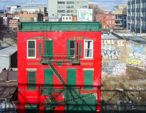 Williamsburg, Brooklyn kırmızı evde