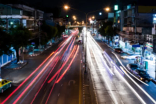 Gece vakti - ışık hızı trafik yolda, uzun yakınlarında rotaları