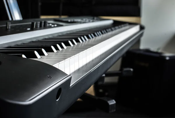 Sintetizador de teclado para piano — Fotografia de Stock