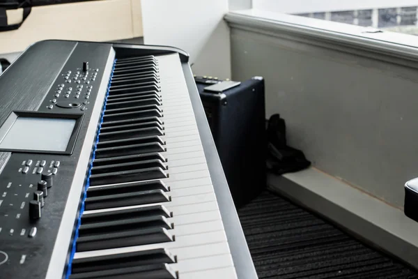 Piano Keyboard synthesizer — Stockfoto