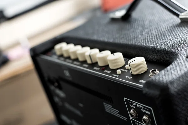 Resumen Controlador de primer plano del amplificador de guitarra —  Fotos de Stock