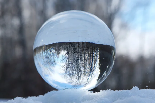 Bola de cristal na mão — Fotografia de Stock