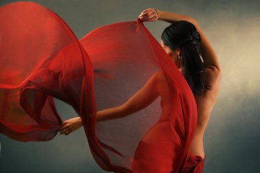 İpek kumaştan kızla