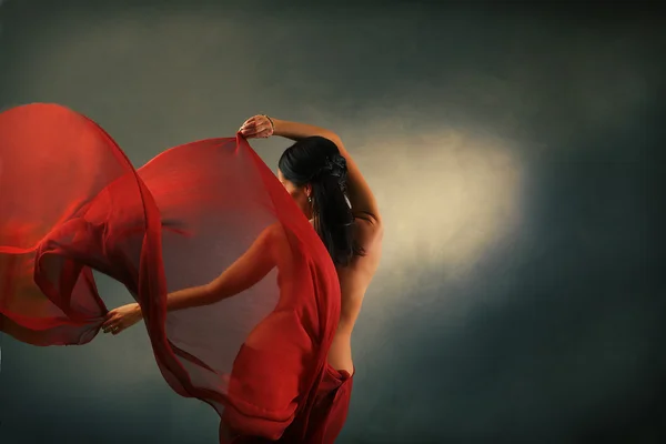 Menina com um pano de seda — Fotografia de Stock