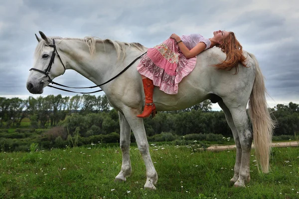 Κορίτσι με το άλογο Εικόνα Αρχείου