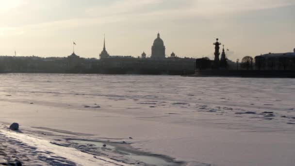 Frusen Neva Floden Isaak Katedralen Petersburg Vintern Storlek 1980X1080 Stomme — Stockvideo