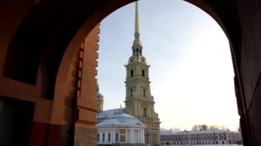 Kışın St. Petersburg 'da Peter ve Paul Katedrali, çeşitli açılar Boyut: 1980x1080 Çerçeve oranı: 50 fps Renk modu: Doğal