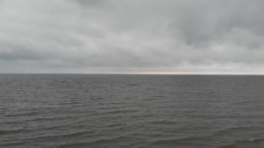 Deniz bulutlu hava boyutunda: 1980x1080 Çerçeve oranı: 50 fps Renk kipi: Doğal