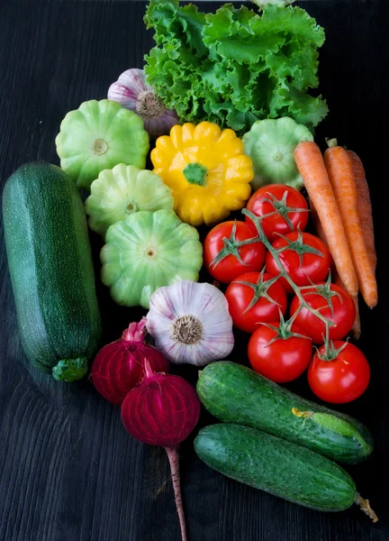 Composición con una variedad de verduras orgánicas crudas — Foto de Stock