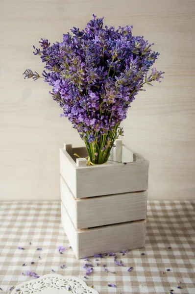 Bouquet lavender flowers in a vase on the table — Stock Photo, Image