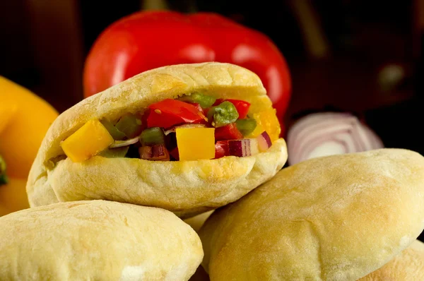 Tortillas pita fatte in casa ripiene di verdure — Foto Stock