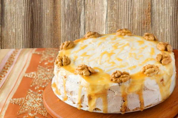 Carrot cake with caramel and nuts — Stock Photo, Image