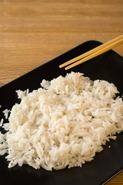 Miska ryżu na biało ze ścieżką przycinającą — Zdjęcie stockowe