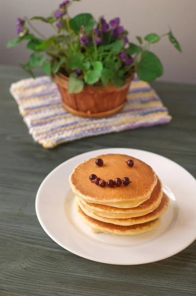 Blueberry pannenkoeken met verse bosbessen — Stockfoto