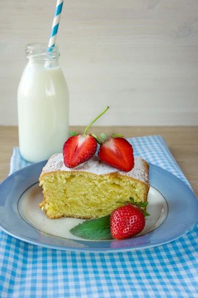 Erdbeerkuchen — Stockfoto