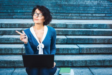 Açık havada parkta eğitim Internet
