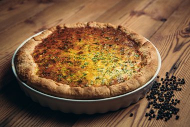 Rustik bir ortamda hizmet Homestyle pasta