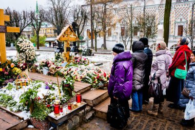 Manastırı ziyaret eden hacılar Sergiev Posad, Rusya 'daki St. Sergius Trinity Lavra' sı