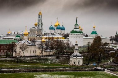 St. Sergius Trinity Lavra eşsiz bir manastır kompleksi ve Rus Ortodoks Hıristiyanlığının ruhani merkezidir.