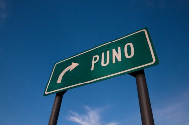 Puno Peru 'ya giden yol işareti