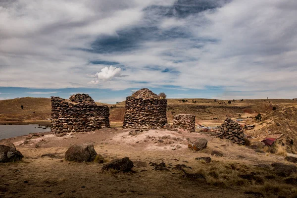 Sillustani Een Begraafplaats Waar Een Reeks Indrukwekkende Graven Die Behoren — Stockfoto