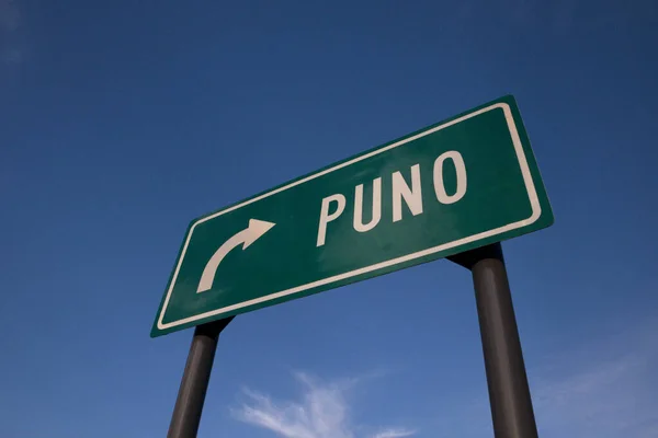 Puno Peru 'ya giden yol işareti