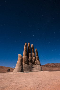 Escultura La Mano del Desierto, Atacama, Antofagasta, Şili