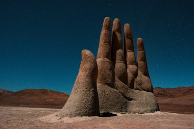 Escultura La Mano del Desierto, Atacama, Antofagasta, Şili
