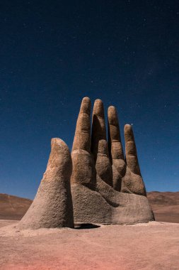 Escultura La Mano del Desierto, Atacama, Antofagasta, Şili