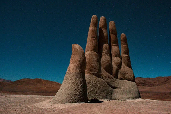 Escultura La Mano del Desierto, Atacama, Antofagasta, Şili