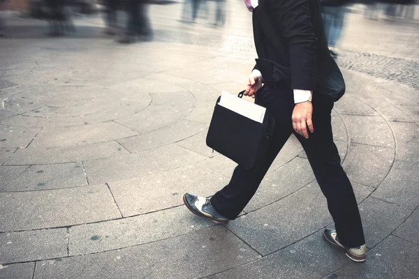 Hurry business man walking to get on time to the work appointment — Stock Photo, Image