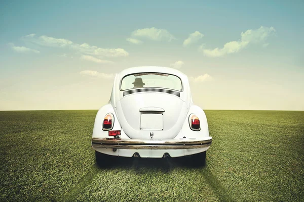 Man driving off road on a white car — Stock Photo, Image