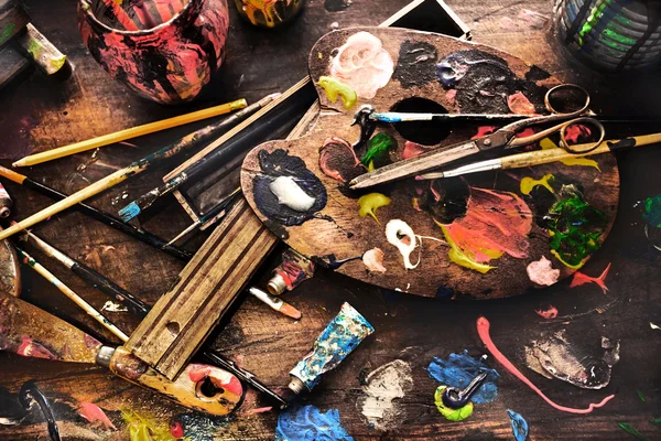 Ressam ana şövale renk ahşap çalışma alanı
