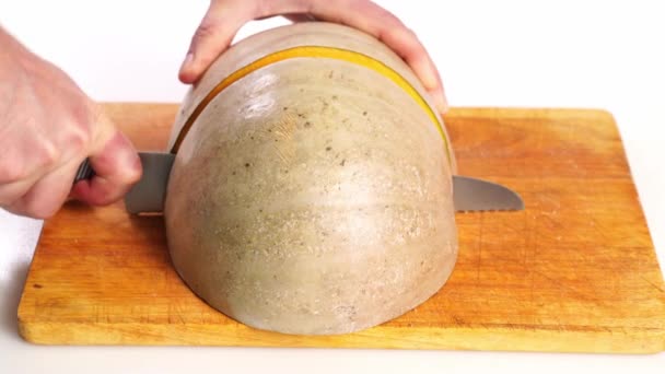 Tranches de citrouille coupées en tranches sur une planche à découper — Video
