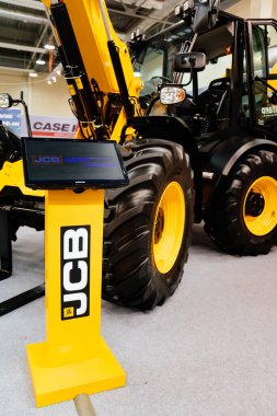 İnşaat ve tarım işleri için JCB bilgi masa.mini kazıcı. Sınırlı alanda kompakt boyutlar kullanılıyor. Güney Rusya Rostov-Don 25.02.2021