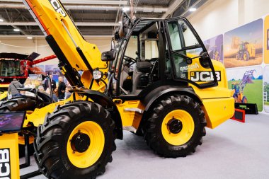 İnşaat ve tarım işleri için JCBmini kazıcı. Sıkışık boyutlar, bölgeler arasında ulaşımı, sınırlı alanda kullanımını kolaylaştırıyor. Güney Rusya Rostov-Don 25.02.2021