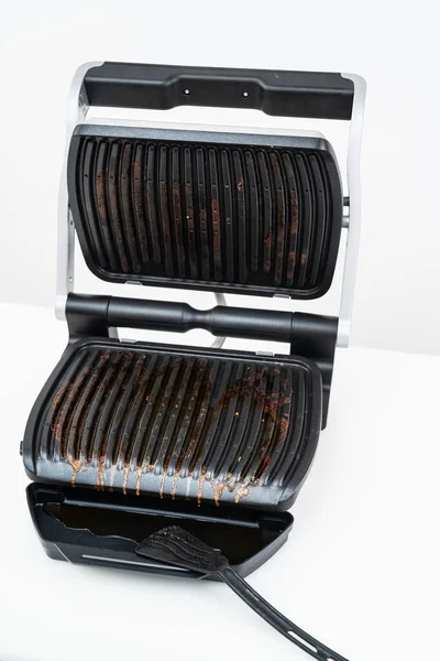 Dirty after cooking electric grill with open lid. — Stock Photo, Image