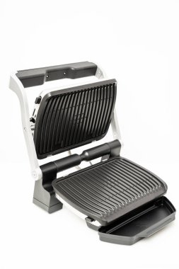 Açık kapaklı elektrikli ızgara. 