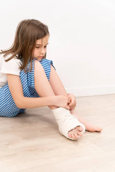 Sad Teen Girl Orthopedic Plaster Her Foot Sitting Floor Surgery — Stock Photo, Image