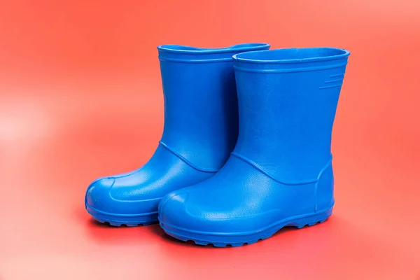 Botas Goma Azul Sobre Fondo Rosa Zapatos Para Clima Lluvioso — Foto de Stock