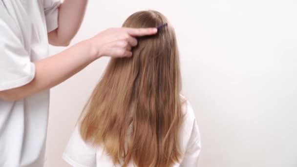 Mom Combs Her Daughter Long Blonde Tangled Hair White Background — Stock Video